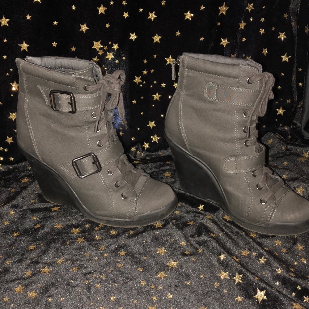 Wedge Boots w buckle